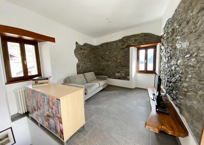 Independent Stone House With Lake View